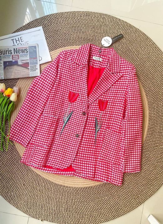 blazer-ลายชิโนริสีแดงสวยมาก-ผ้าขนทอลายนุ่มมากๆ-พร้อมบุซับในสีแดงสวยลงตัวสุดๆ-ไหล่เสริมฟองน้ำบุด้านในให้เพิ่มให้ทรงสวยมากขึ้น