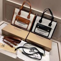 กระเป๋าสะพาย Burberry ผ้าแคนวาส+หนัง มีกล่อง มีสายคอสเพลย์