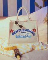 New ?GENTLEWOMAN *พร้อมส่ง* BEACH ESSENTIAL TOTE BAG-ข้างในมีกระเป๋าซิบข้าง มีฐานรองกระเป๋าค่ะ จุของได้เยอะ เหมาะกับ summer ☀️ ? ใส่ถ่ายรูปเก๋ๆไปทะเลค่า