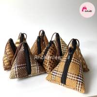 กระเป๋าสาน กระเป๋าใส่เหรียญ ทรงสามเหลี่ยม (ทรงบ๊ะจ่าง) woven cute bag ไซส์ 11.5*10 cm.