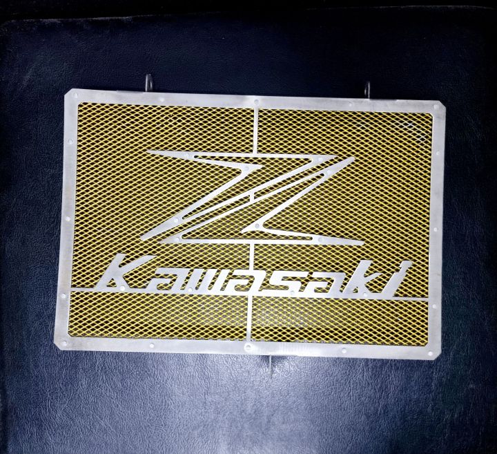 ลดกระหน่ำ การ์ดหม้อน้ำ ตะแกรงกันหม้อน้ำ Kawasaki Z800 / Z1000 สีทอง ขอบเงิน งานดีมาก