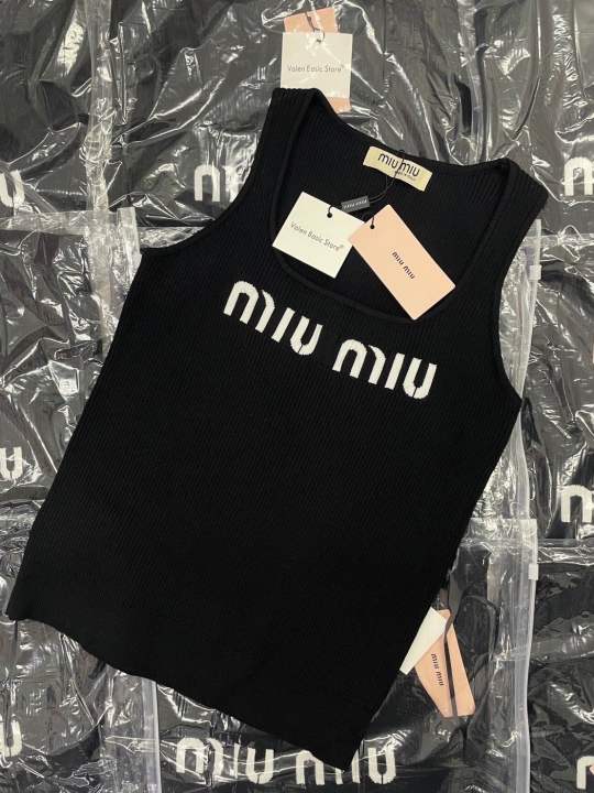 miu-knit-tank-top-เสื้อกล้ามผ้านิต-แบรนด์ดัง-คอลใหม่-ปักโลโก้ที่อก-เนื้อผ้านุ่ม