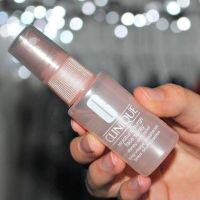 Spray Moisture Surge จาก Clinique