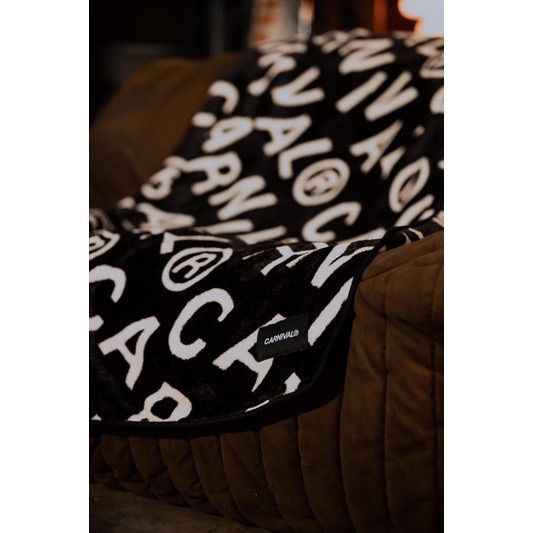 new-ของแท้-ผ้าห่มcarnival-carnival-home-amp-away-monogram-blanket-and-pillow