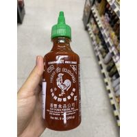 ซอสพริก ศรีราชา ตรา ฮุยฟง 255 Ml. Sriracha Hot Chili Sauce ( Huy Fong Foods ) จากแคลิฟอร์เนีย สหรัฐอเมริกา