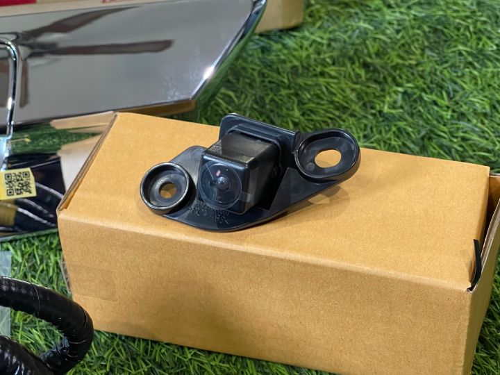 ชุดกล้องถอย-revo-ของใหม่งานแท้-พร้อมอุปกรณ์ติดตั้งมาในกล่อง-เป็นสินค้างานแท้-toyota