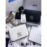 ?? MLB collection  ??   ครบชุด พร้อมกล่อง? Size : 7.5 นิ้ว พร้อมใบลูก สายปรับได้ค่ะ มี 3 สี ดำ ขาว ตาลค่ะ มีบริการเก็บปลายทางค่ะ