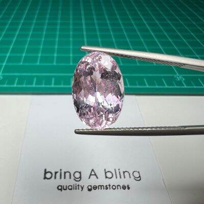 คุนไซต์ Kunzite น้ำหนัก 11.60 ct (17.6x9.7x8.1)mm พลอยธรรมชาติ ไม่ผ่านการปรุงแต่ง สีชมพูสวย ค่อนข้างสะอาด ไฟเต็ม