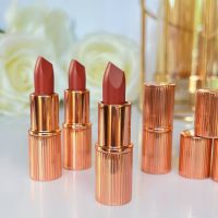 Charlotte Tilbury Matte Revolution Lipstick สี # Walk of No Shame