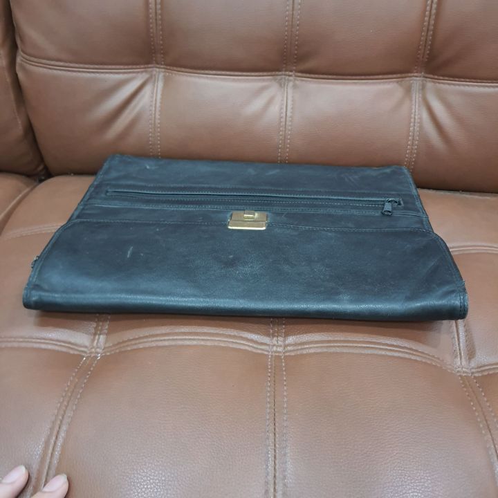 กระเป๋าถือใส่เอกสารหนังสีดำแบบบาง-สภาพวินเทจ