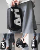 กระเป๋าเอนกประสงค์ ARI TRAVEL KIT TOP DYED BAG - BLACK/WHITE ของแท้