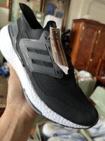 รองเท้าผ้าใบอดิดาสAdida Ultraboost