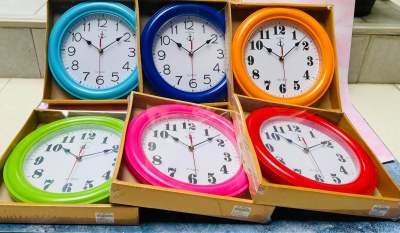 นาฬิกาผนัง ขนาด11นิ้ว มีหลายสีให้เลือก  นาฬิกาแขวน สมอ ทรงกลม คละสี รุ่น TW-555  นาฬิกาแขวนฝนัง ตาสมอ ขอบสีขนาด11นิ้ว ตัวเลขใหญ่ มองเห็นชัดเจน
