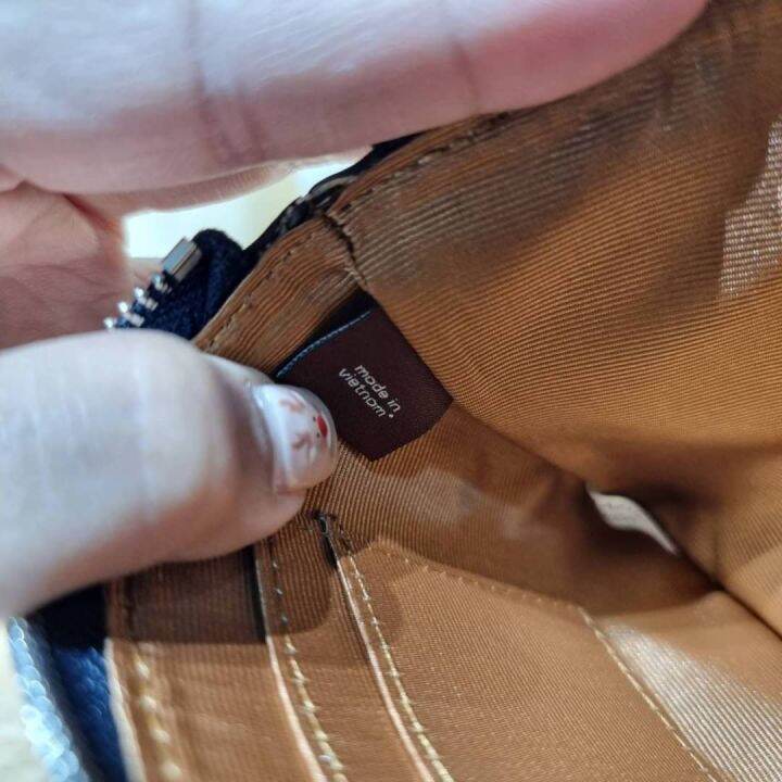 กระเป๋าคล้องมือ-1-ซิบ-พร้อมส่งงาน-outlet100