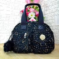 Kipling Women’s Defea Top-Handle Bag 
กระเป๋าถือหรือสะพายจาก Kipling 
วัสดุทำจาก Nylon + Polyester