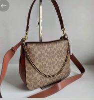 สินค้าพร้อมส่งในไทย Coach Coated Canvas Signature Chain Hobo งานshop นะค่า ใบนี้สวยมากก สายถอดได้นะค่า ใส่ของได้เยอะด้วยนะค่า สะพายได้หลายสไตล์ สะพายทำงาน ออกงานก็ได้ สีสวย หรูๆ เลยค่า