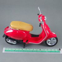 1:12 Vespa Primavera 150 [Maisto]