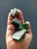 รูบี้ ซอยไซต์| Ruby Zoisite ??
หินดิบ หินธรรมชาติ หินแร่ อัญมณีธรรมชาติ