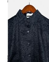 SIMONNE - Cropped Shirt (Dark grey bird)  เสื้อเชิ้ตครอปแขนสั้น