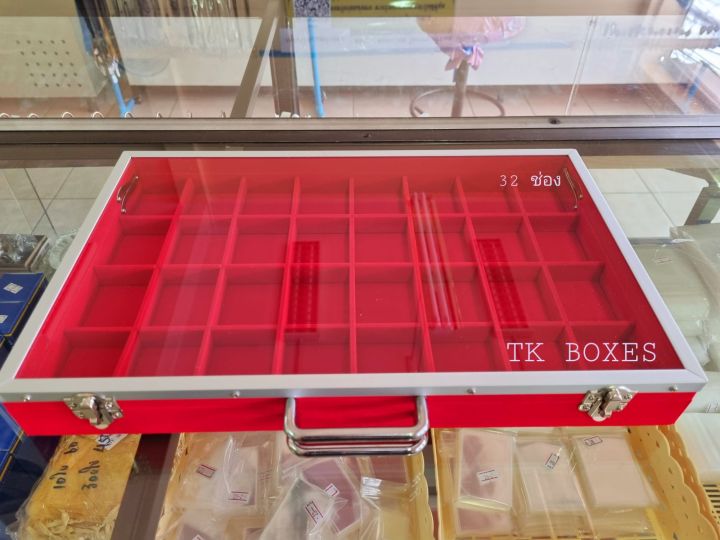กล่องพระ-กล่องใส่พระ-32-ช่อง-กล่องกำมะหยี่แดงฝากระจก-ขนาด-16-10-นิ้ว