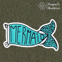 ʕ •ᴥ•ʔ ✿ พร้อมส่ง : เข็มกลัดลายหางนางเหงือกสีเทอร์ควอยซ์ "MERMAID" | "MERMAID" Turquoise Mermaid Tail Enamel Brooch Pin.