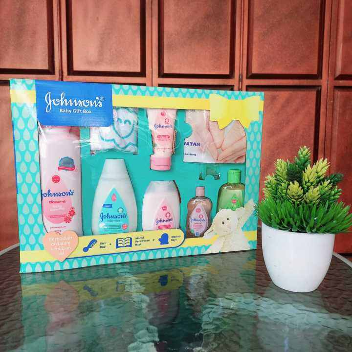 JOHNSON'S Baby Gift Box Starter Kit Set Hampers Baby Bayi Baru Lahir