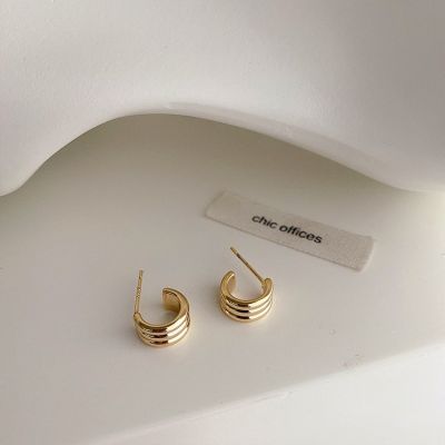 Classic c earring (small)