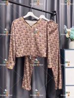 #สินค้าพร้อมส่ง  ชุดเซ็ท 2 ชิ้น  เสื้อแขนยาวคอวีจั๊มเอว + กางเกงขายาวแหวกปลายขา สีน้ำตาล สีสวย ชิวๆใส่สบาย - เสื้ออก38-40 ยาว19 - กก.เอวสม็อค24-30 สพ.40-42 ยาว37