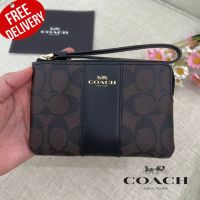 กระเป๋าสตางค์คล้องมือ CORNER ZIP WRISTLET IN SIGNATURE COATED CANVAS WITH LEATHER STRIPE