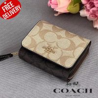 กระเป๋าสตางค์ COACH SMALL TRIFOLD WALLET IN SIGNATURE CANVAS 
(COACH 78081)