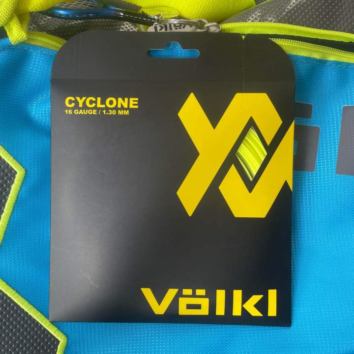 เอ็นไม้เทนนิส-volkl-cyclone-16g-1-3-mm-12-metre-co-polymer-strings-40ft-สีดำ-เหลือง-ส้ม