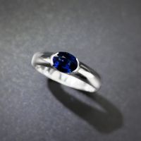 Sapphire Ring แหวนแซฟไฟร์ แหวนพลอยไพลินแท้สีน้ำเงินเข้ม ตัวเรือนทองขาว18k