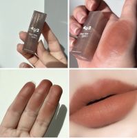 4U2 ลิปสติกเนื้อแป้ง แบบใหม่ แบบสับ!!  ลิปรุ่นใหม่ของ 4u2  ให้ฟีล soft but matte เนื้อดีมากกกอะ เกลี่ยยง่าย จะทาเต็มๆ หรือเบลนเบลอๆฟุ้งๆ ก็สวย