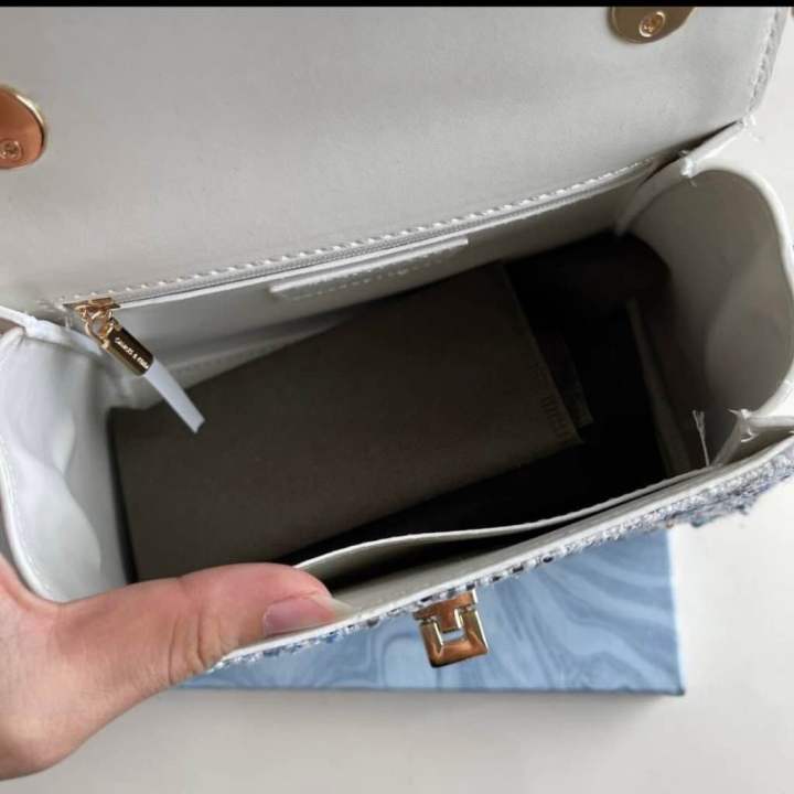 พร้อมกล่อง-กระเป๋าถือ-ck-รุ่น-limited-luxury-มีสายยาว