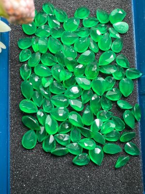 Synthetic Jade pear shape 7x9  mm 2 pieces(2  เม็ด) ยกเขียว พลอย สังเคราะห์ สี เขียวหยก พม่า SYNTHETIC JADE BURMA GREEN (2 เม็ด)