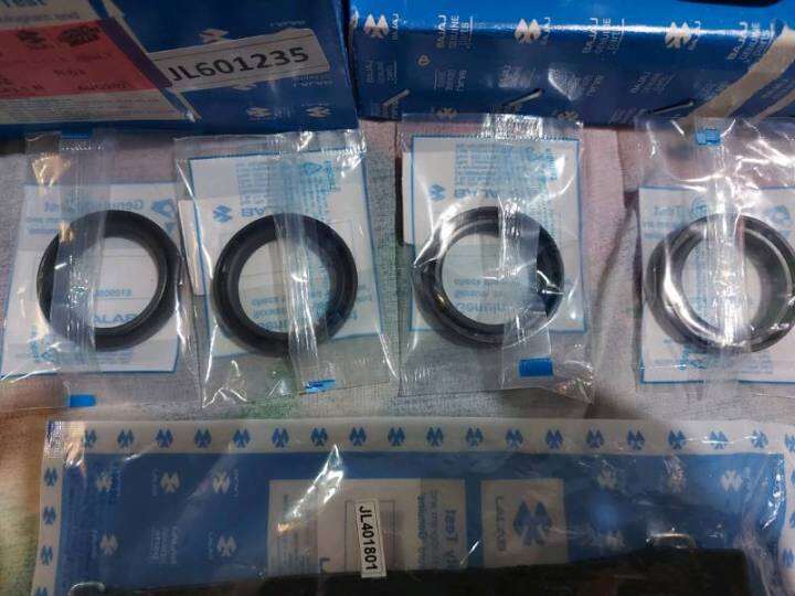 FORK OIL SEAL AND DUST SEAL Rouser 180 220 NS200 200NS RS200 Genuine