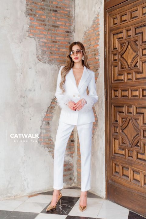 catwalk-เซตblazerผ้าทวีตแต่งขนนกแขน-ชุดสูท-เซ็ตสูท-ชุดเรียบหรู-ชุดออกงาน-ชุดไปงานแต่ง-ชุดแต่งขนนก