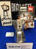 Bialetti Moka Express Wooden Plastic Handle 6 Cup หม้อต้มกาแฟ บิอาเล็ตติ เอ็กซ์เพรส ด้ามจับลายไม้ จุกลายไม้ ขนาด 6 คัพ