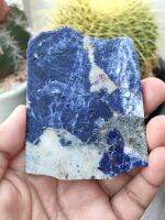 ? บลูโซดาไลท์ ( Blue Sodalite )
?? แหล่ง บลาซิล  

แผ่นเบบไม่ขัดเงา ในรูปถ่ายเเบบชุบน้ำ และเเบบเเห้ง ให้ชมครับ สีสันสดใส

? น้ำหนัก : 94 กรัม
? ขนาด : 90 × 71× 7 มิล
? None Treatment