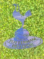 โลโก้สเปอร์ส ท็อตแน่มฮ็อทสเปอร์ Tottenham  HOTSPUR เหล็กตัดเลเซอร์แบบแขวนติดผนัง แบบฐานท็อตแน่มฮ็อทสเปอร์ ขนาด 30 * 26 เซนติเมตรน้ำหนัก 0.4 กิโลกรัม ทำสีเหมือนจริงสีสันต่างๆใช้สี 2K สีพ่นรถยนต์ภายนอกแข็งแรงคงทนไม่ลอกไม่ร่อนติดตั้งได้ทุกที่ทั้งภายนอกภายใน