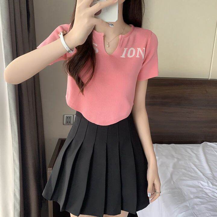 พร้อมส่ง-ใหม่-25047เสื้อยืดแขนสั้นผู้หญิงคอวีขนาดเล็กฤดูร้อน2023-ใหม่ลายพิมพ์ตัวอักษร