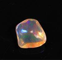 โอปอเล่นสีธรรมชาติ 2.4cts 11.5x11x5mm 2.4cts natural color play opal 11.5x11x5mm