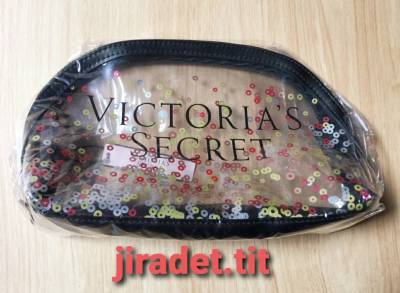 กระเป๋าใสแบรนด์ VICTORIAS SECRET ขนาดเพียง 22×15×6.5 cm. มีซิปรูดสำหรับ ปิด-เปิด สินค้าใหม่