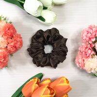 ยางรัดผม scrunchie รหัส P084 สี Dark Brown ผ้าซาตินโรม่าเนื้อมุก