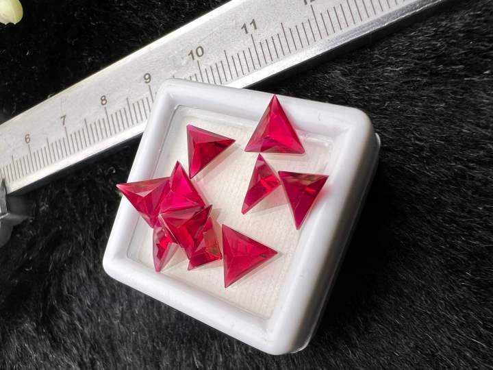 ทับทิมของเทียม-สีแดง-lab-ruby-brilliant-color-corundum-triangle-cut-5x5mm-6-pcs