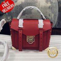 กระเป๋าสะพาย  MICHAEL KORS MANHATTAN MEDIUM LEATHER SATCHEL  35F1GNCS6L