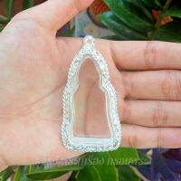 กรอบพระ กรอบพระเงินผสม ใส่สมเด็จหูยาน [ กว้าง2.8*สูง5.6cm(ขนาดจอกระจก) ]