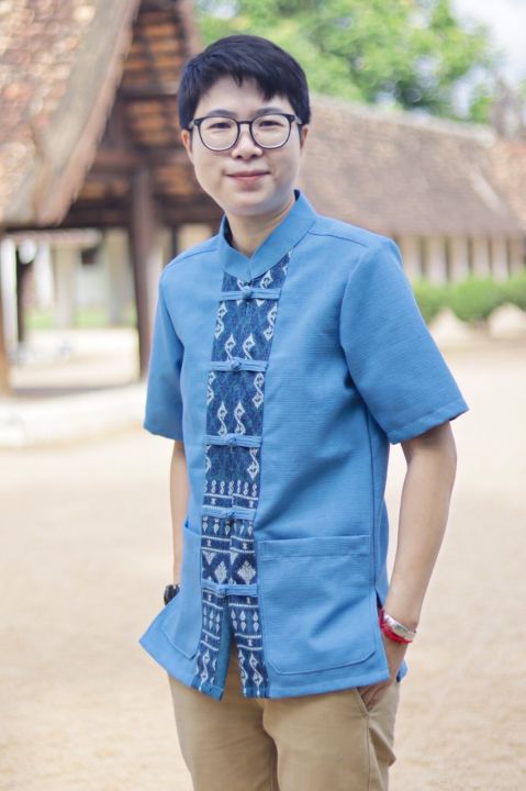 เสื้อลายขอพระราชทาน-ผู้ชายคอจีนกระดุมถักอัดกาว