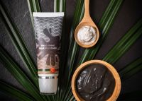 โฟมโคลน ทำความสะอาดผิวหน้า Phu klon facial mineral black mud foam 100g.