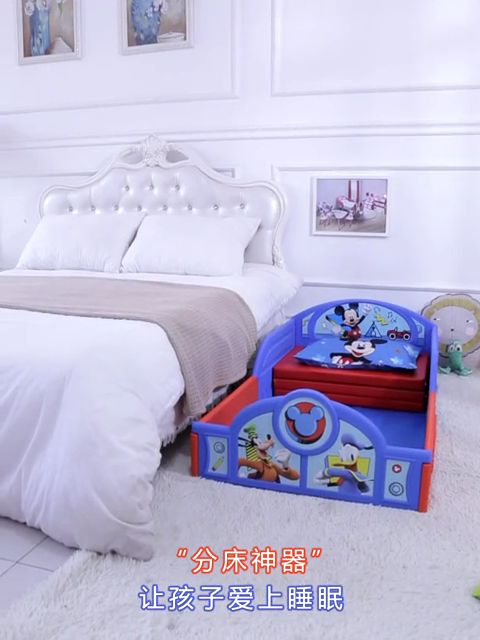 Giường ngủ cho bé trai và bé gái với họa tiết sinh động: Bé trai hay bé gái, tất cả đều có thể sử dụng một chiếc giường ngủ với họa tiết sinh động như trong hình ảnh của chúng tôi. Giường này không chỉ mang lại cảm giác vui vẻ, trẻ trung, mà còn đảm bảo tính tiện dụng và an toàn cho bé.